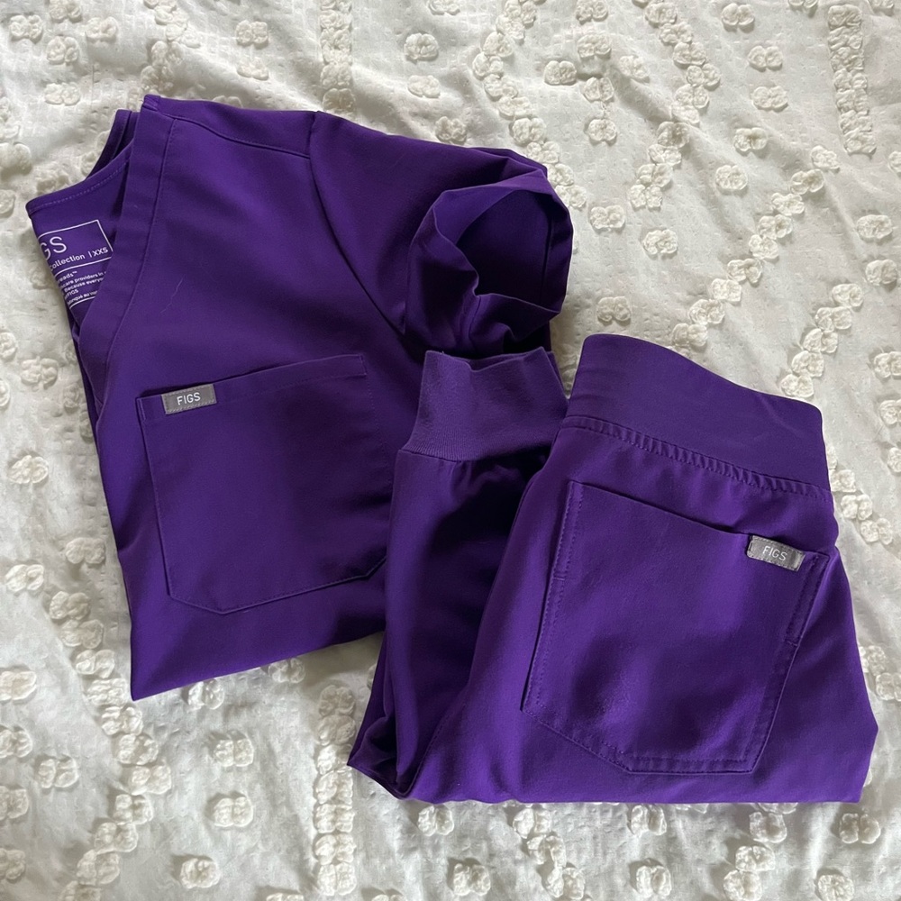 FIGS Scrub Set